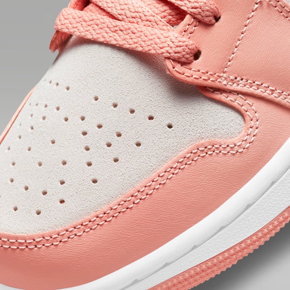 Nike Air Jordan 1 Low Size 8.5 WMNS - Picture 5 of 12